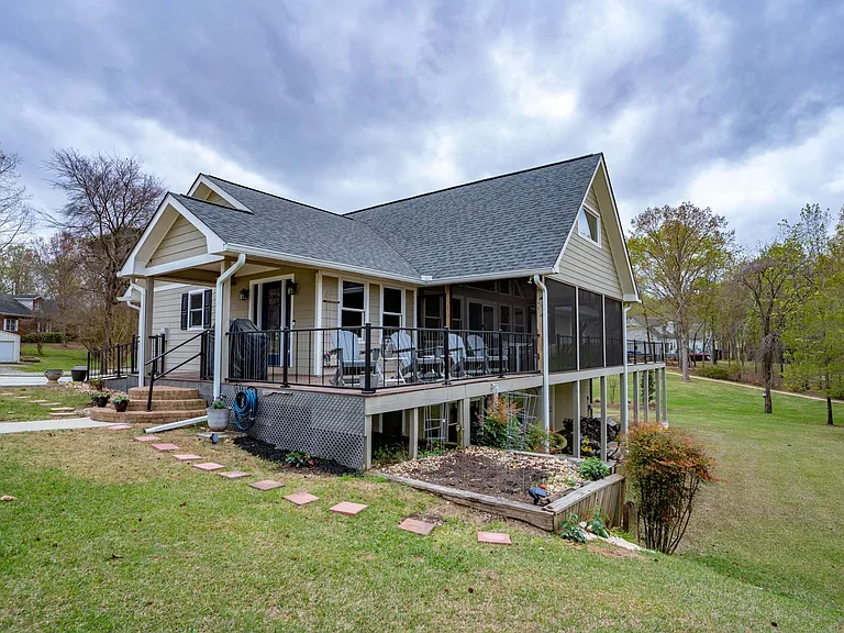 218 Long Island Dr — Photo 41