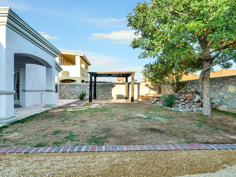 5556 Ignacio Frias Dr — Photo 20