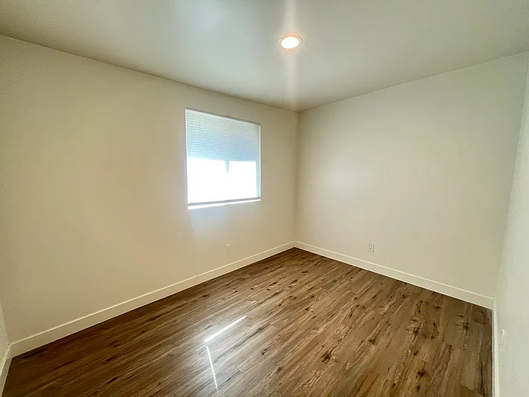 390 Hill St — Photo 14
