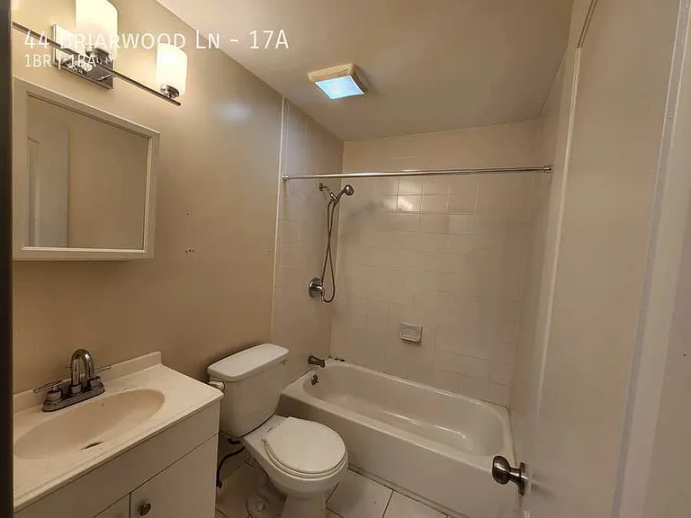 44 Briarwood Ln #17A — Photo 9