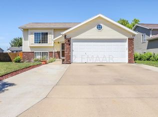 1416 Sheyenne Park Ct, West Fargo, ND 58078