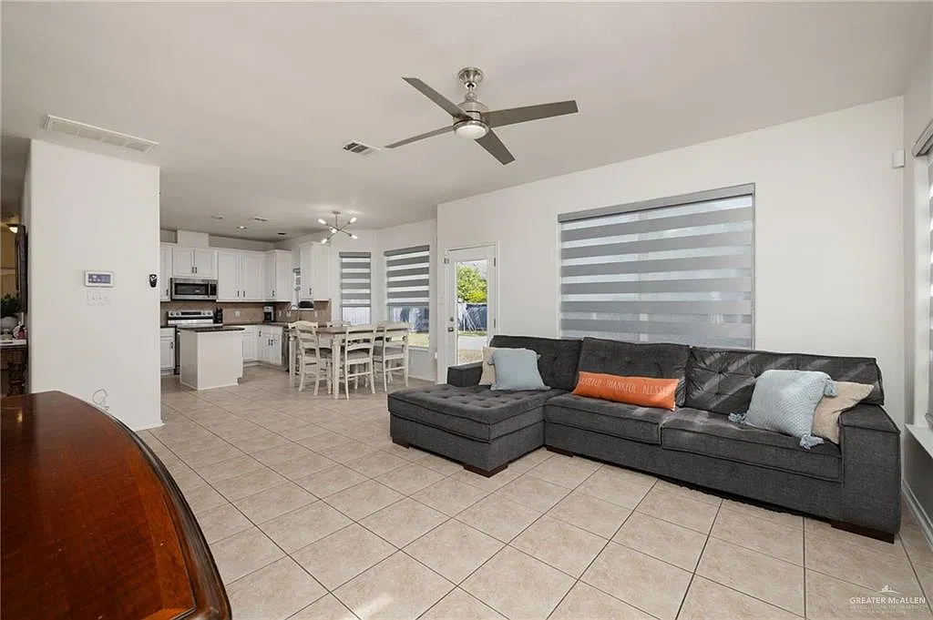 4 bed, 3.0 bath, 2754 sqft, $2,950 — Photo 4