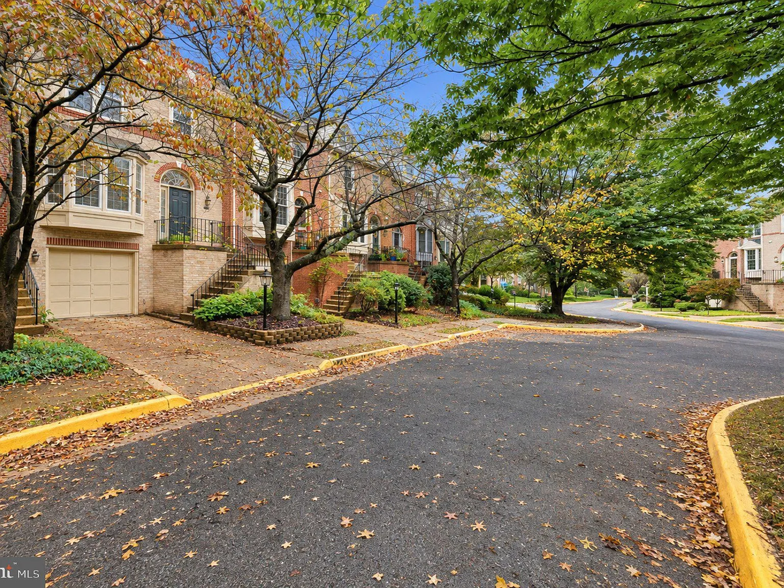 3 bed, 4.0 bath, 2003 sqft, $3,350 — Photo 4