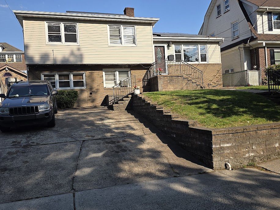 FRONT OF HOUSE 4 PARKING SPACES