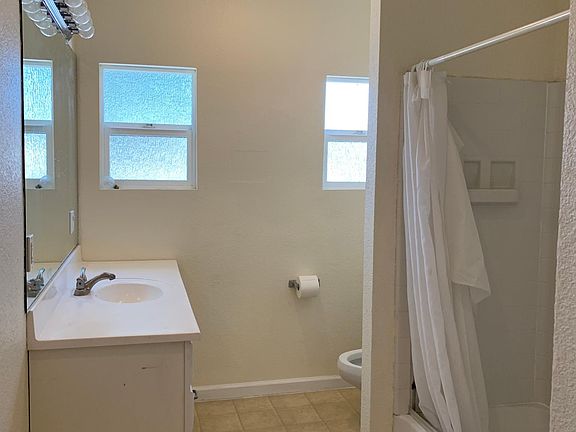 5th image of 1140 Parker Ave