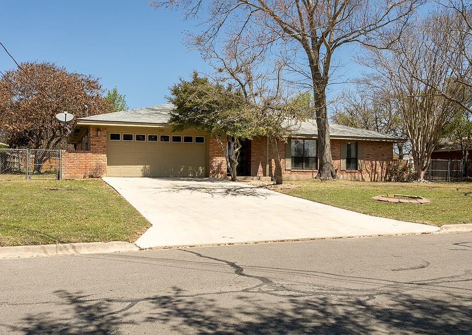 1st image of 108 Sandlewood Ln