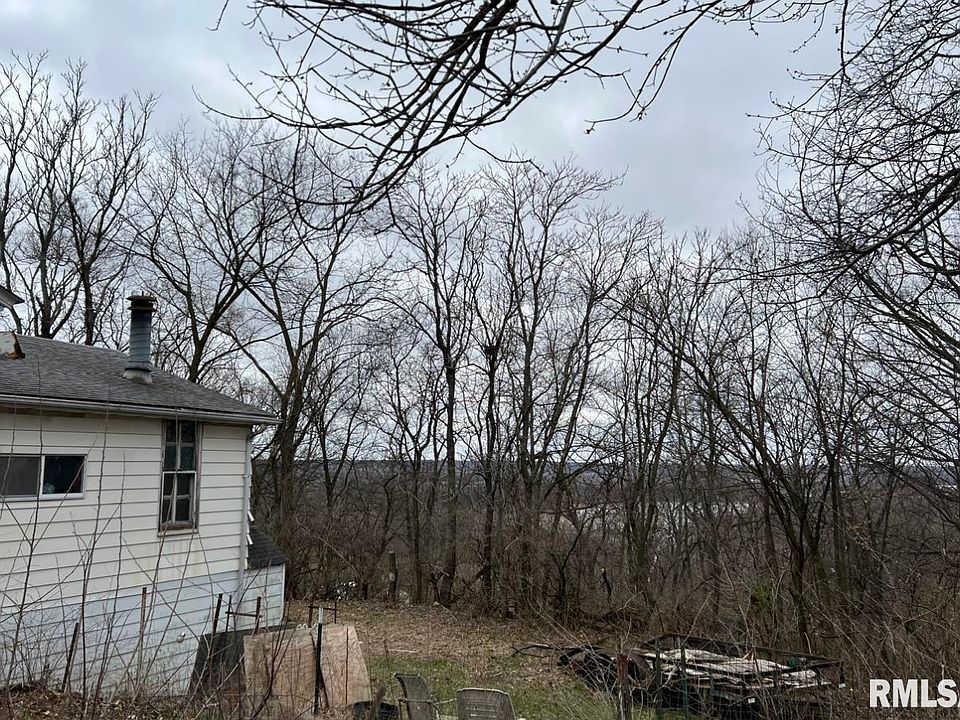 2nd image of 521 Hillcrest Ter