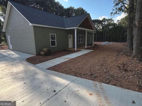 33 Peachtree St, Hartwell, GA 30643
