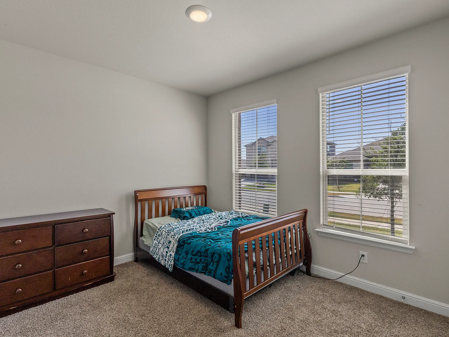4 bed, 2014 sqft, $2,800 — Photo 3
