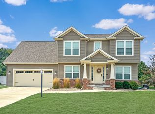 607 Red Bud Dr, Mahomet, IL 61853