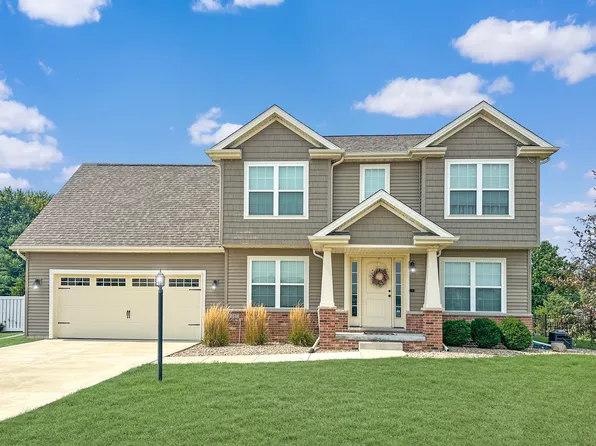 607 Red Bud Dr, Mahomet, IL 61853