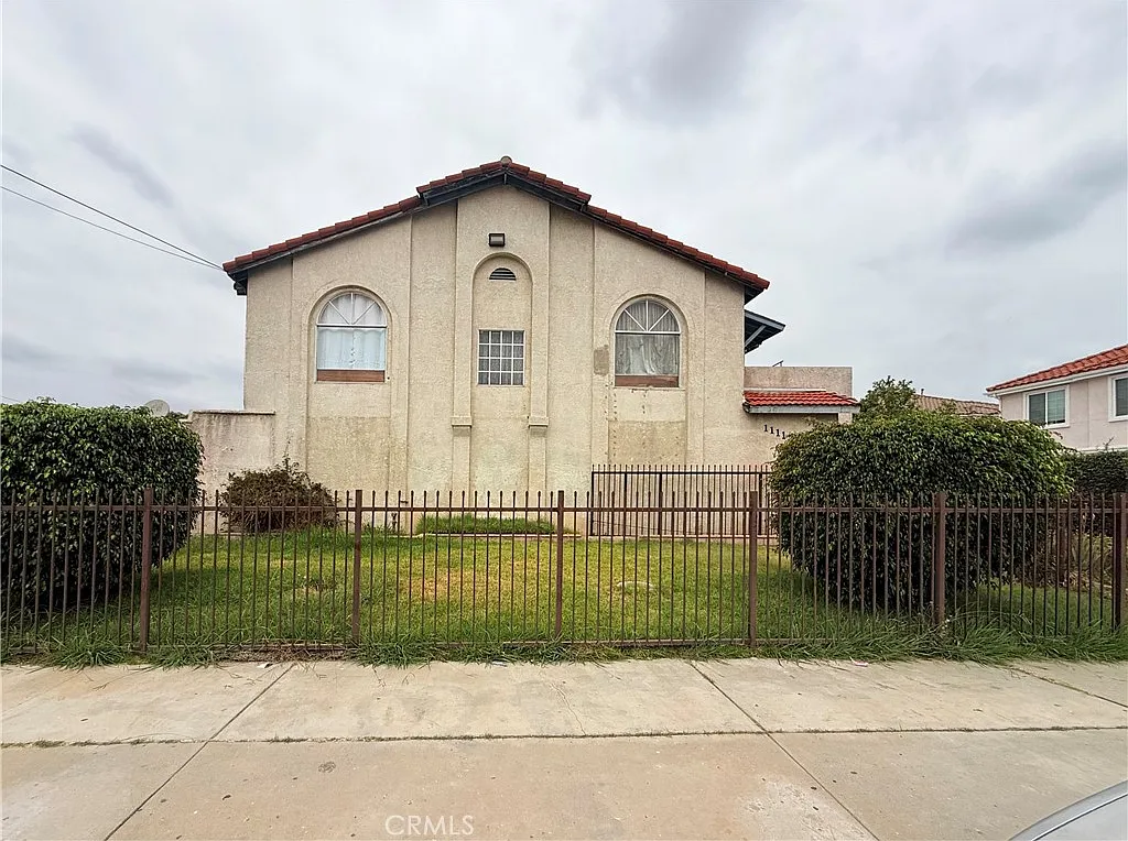 3 bed, 2.5 bath, 1321 sqft, $2,650 — Photo 2
