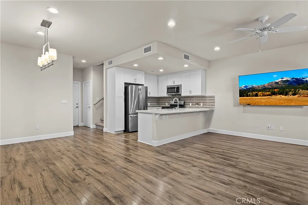 3 bed, 2.5 bath, 1650 sqft, $4,000 — Photo 4