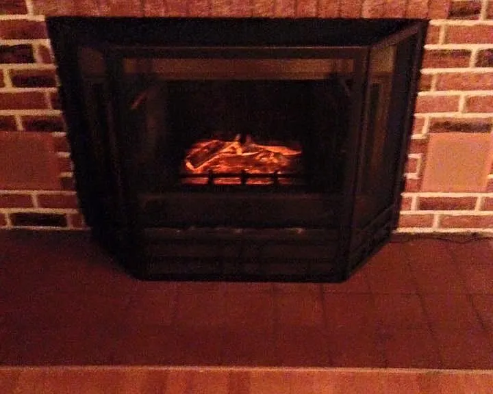 Beautiful hardware & Nice Fireplace no work but pretty, with real look fire __ ! Nice and cozy!
