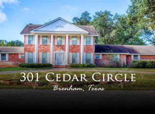301 Cedar Cir, Brenham, TX 77833