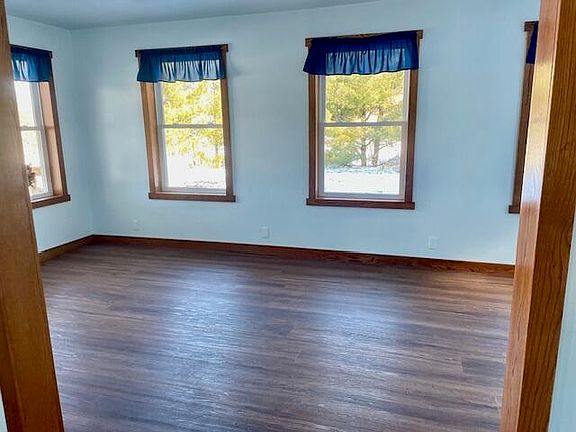 4th image of 7909 Eleven Mile Rd