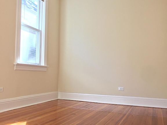 3rd image of 1434 W Superior St #B2