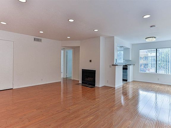 4th image of 10960 Bluffside Dr APT 106