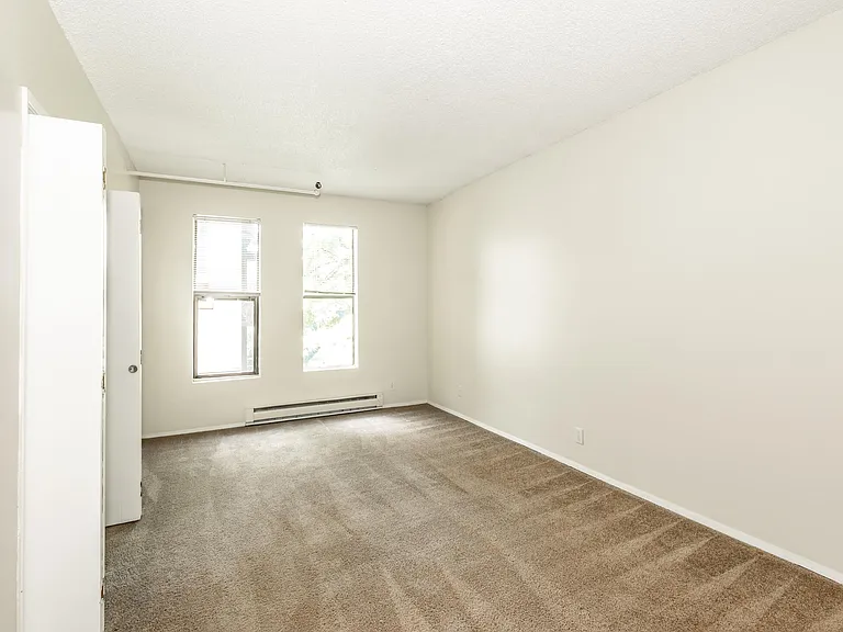 Grandview Apartments — Photo 22