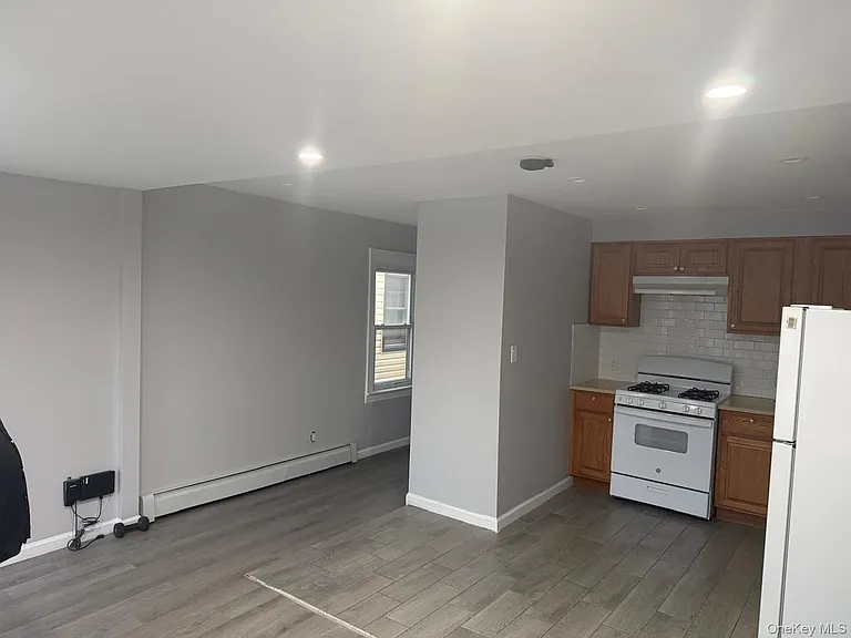 9050 Francis Lewis Blvd — Photo 2