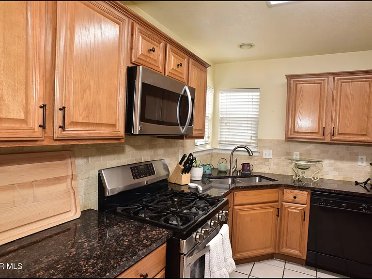 1316 Black Ridge Dr — Photo 10