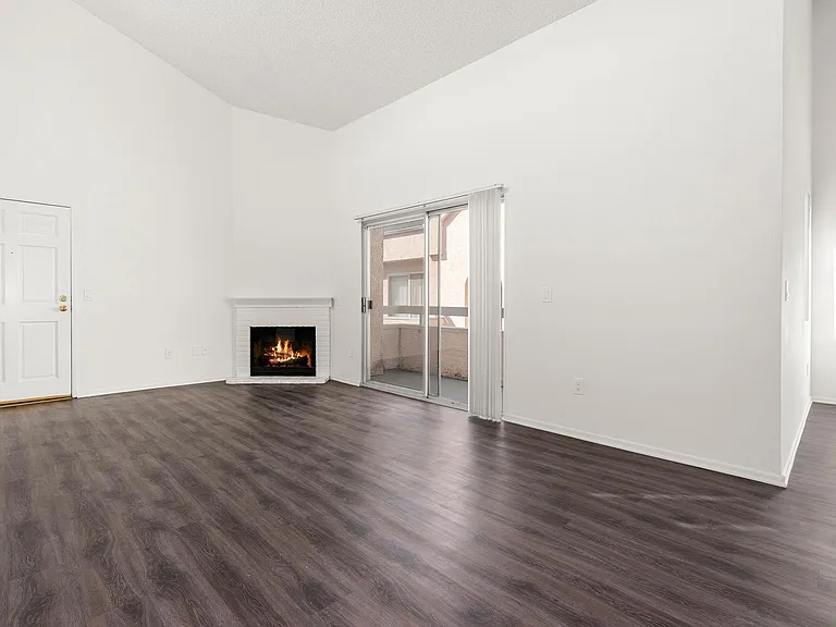 4725 Orion Ave #211 — Photo 2
