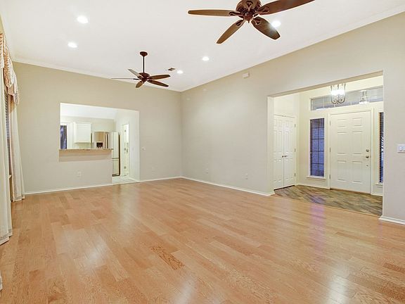 5th image of 329 Chase Oaks Pl