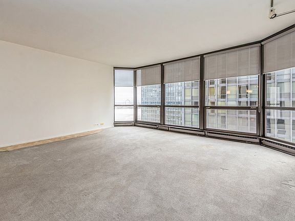 4th image of 990 N Lake Shore Dr APT 17B