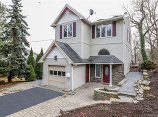 70 Bassett St, West Haven, CT 06516