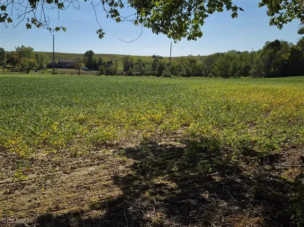 Lincoln St SE, East Canton, OH 44730