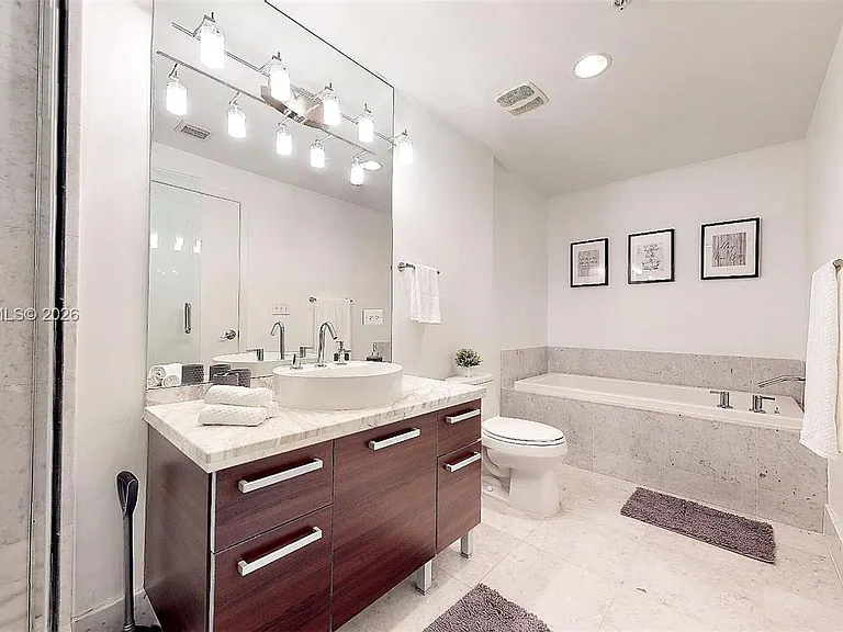 244 Biscayne Blvd — Photo 9