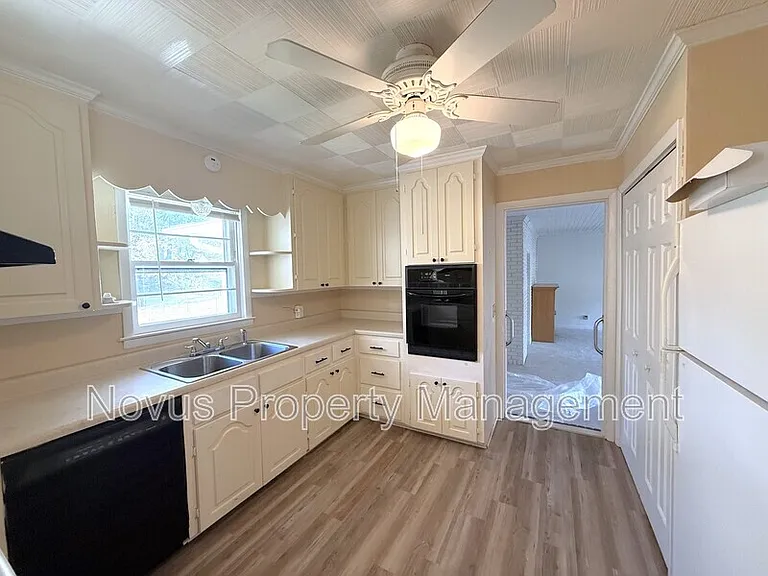 100 W Greenwood Dr — Photo 9