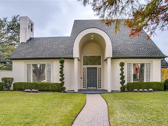 Immaculate custom on estate lot in popular Steeplechase, just steps from the park and in an ideal location near Plano Parkway and the North Dallas Tollway. Splendor rarely found in this coveted location.
