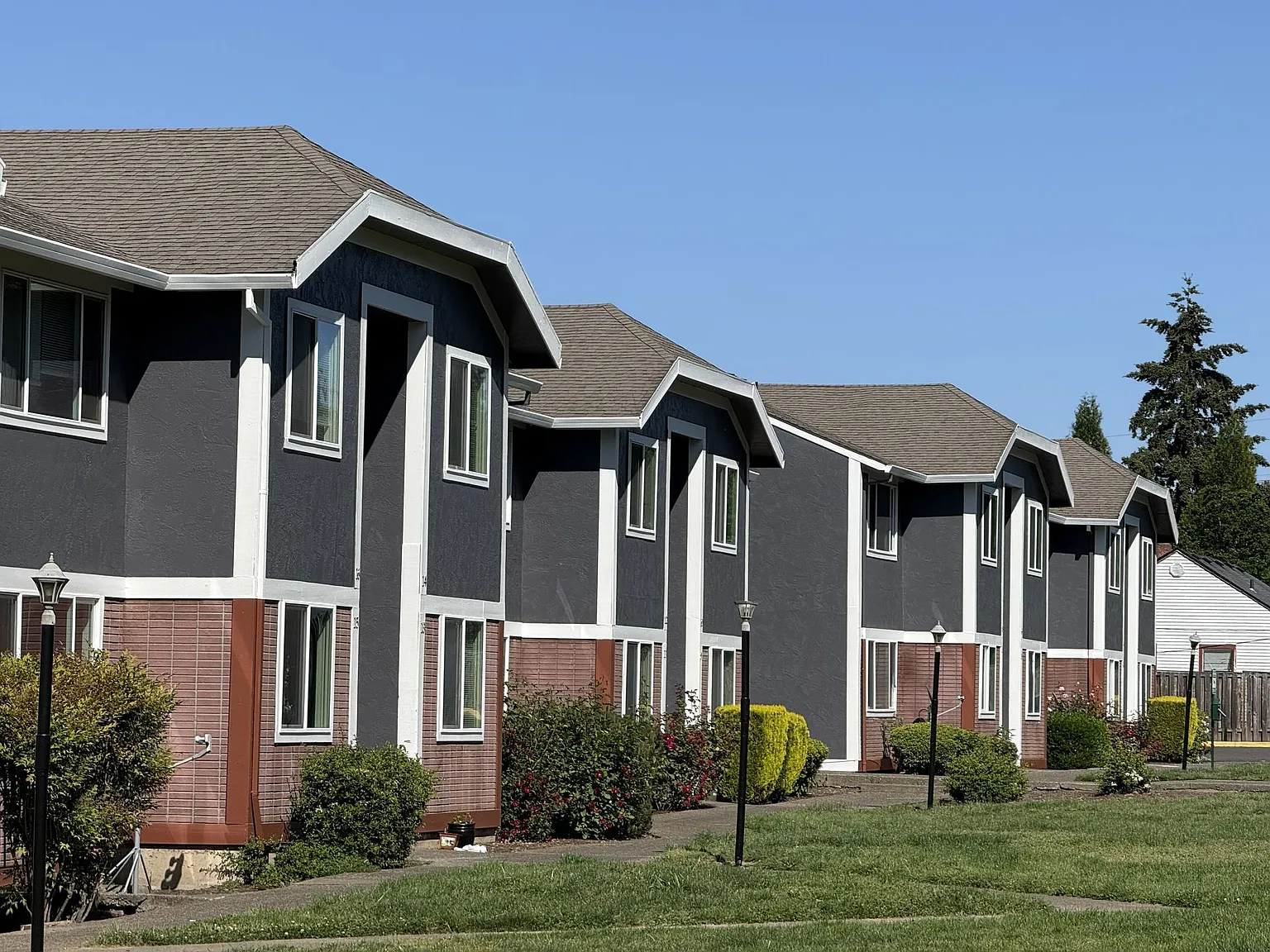 VILLAGE VICTORIAN APARTMENTS - YOUR HOME IS HERE! - UP TO 4 WEEKS FREE! PLUS $99 OAC MOVE-IN SPEC... — Photo 3