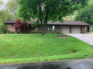 303 N Hutton Dr, Newton, IL 62448
