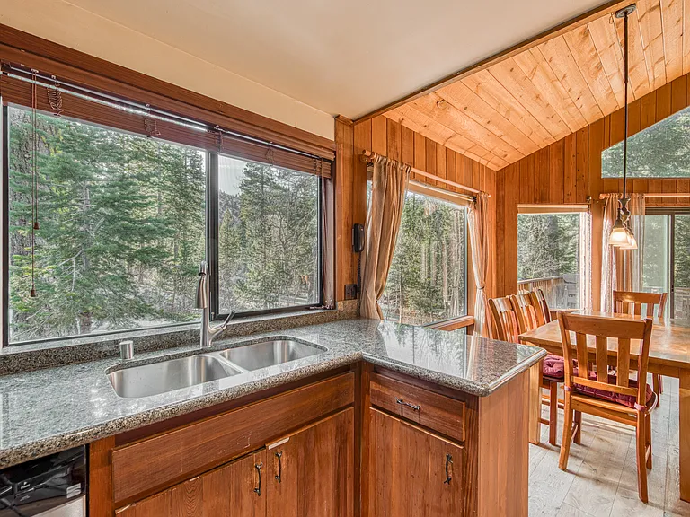 1875 John Scott Trl — Photo 10