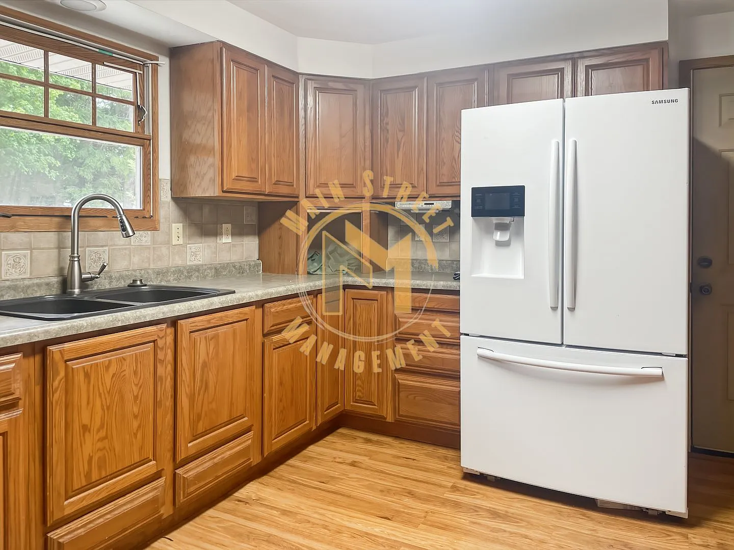 3 Bed 2 Bath Single Family Home — Photo 3