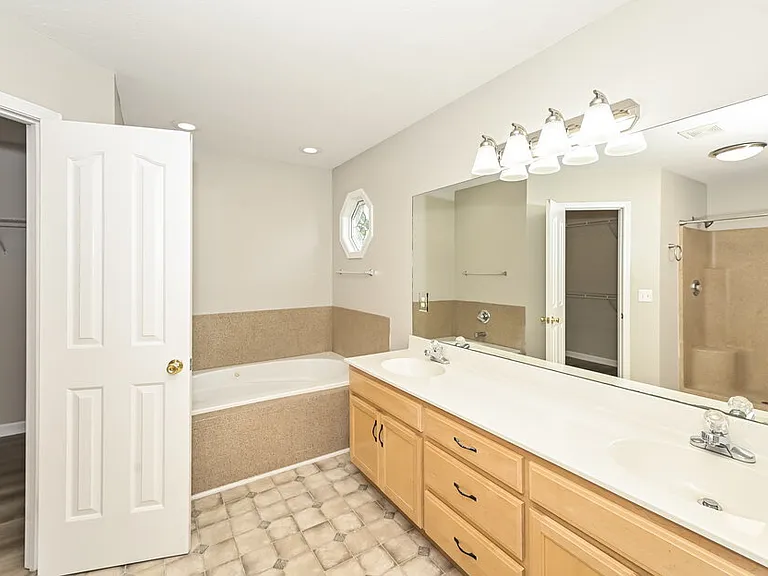 2910 Iona Dr — Photo 12