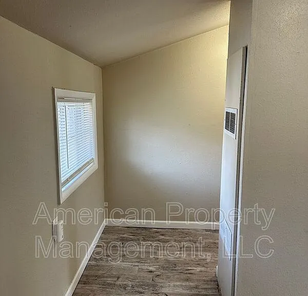 3605 1/2 E 16th St #B — Photo 10