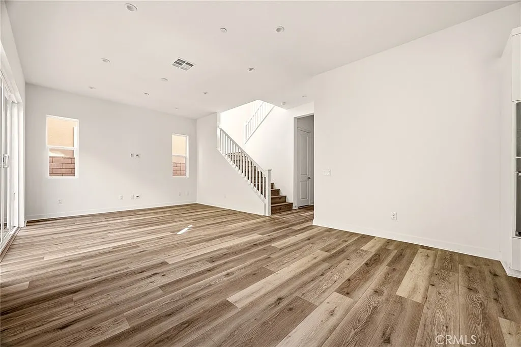 4 bed, 2514 sqft, $5,200 — Photo 4