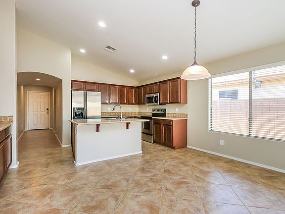 4th image of 288 W Dexter Way
