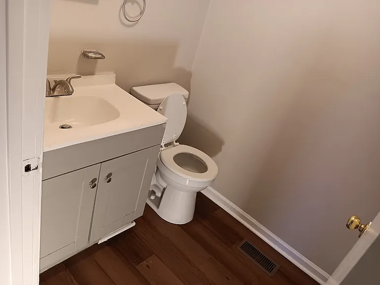 3130 Vestal Pl — Photo 8