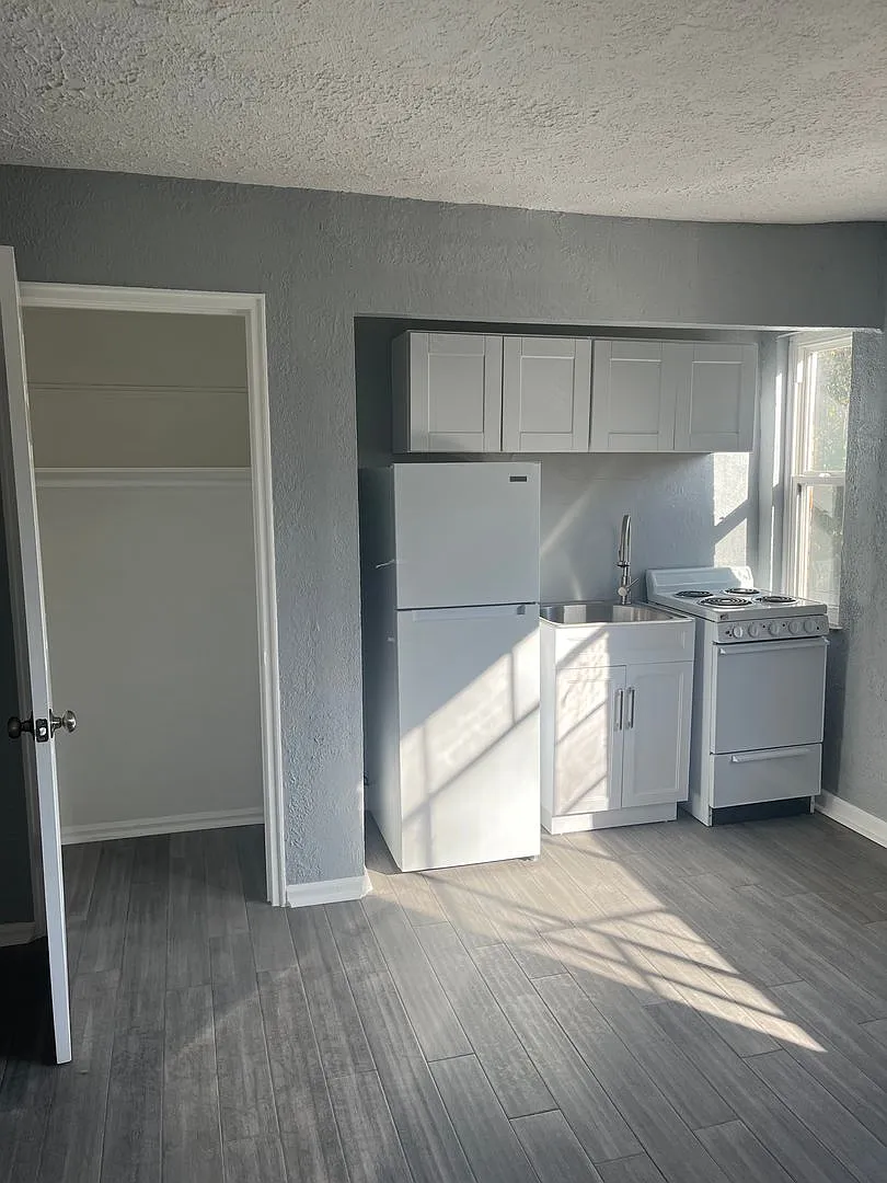 4056 Reading Rd — Photo 4