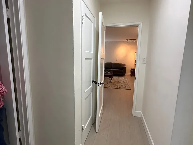 1216 S Cochran Ave — Photo 17
