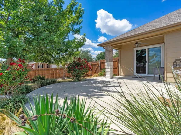 112 Willow Leaf Ln, Buda, TX 78610