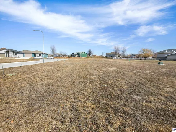 2328 Landing Ln, Blair, NE 68008
