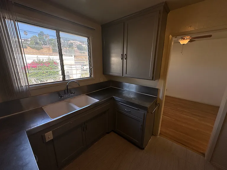 Silverlake Garden Apartments — Photo 61