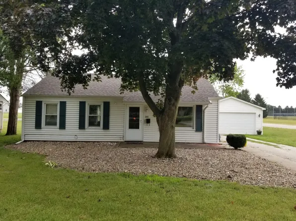 208 S Harrison St, Flanagan, IL 61740