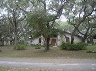 42 Mockingbird Ln, Rockport, TX 78382