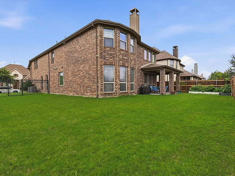 5000 Cyndur Dr — Photo 35